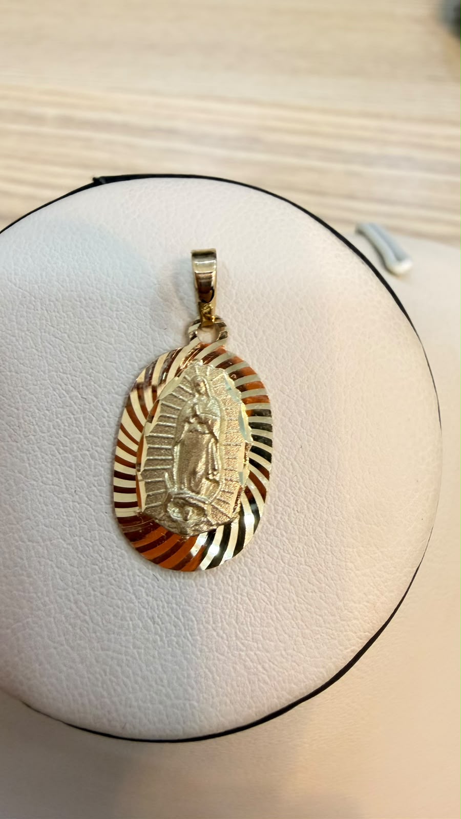 DIJE DE LA VIRGEN DORADO 1.7GR 10K